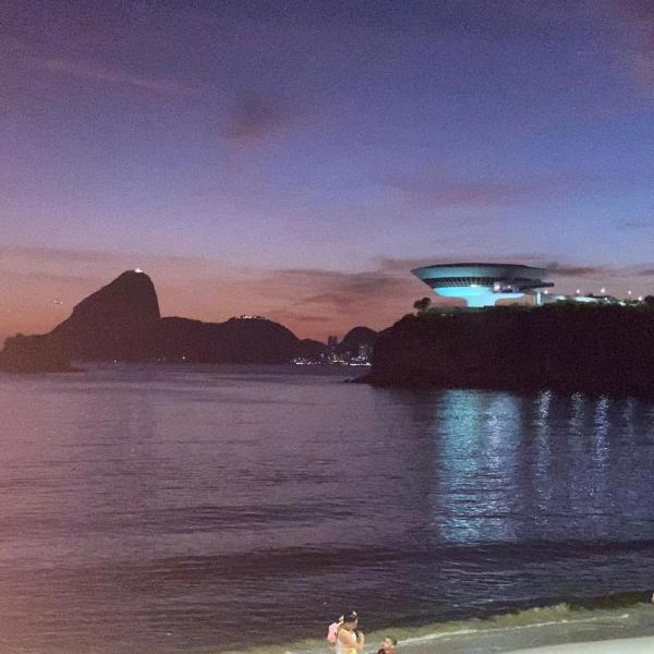 Apartamento frente mar 3 quartos e garagem
