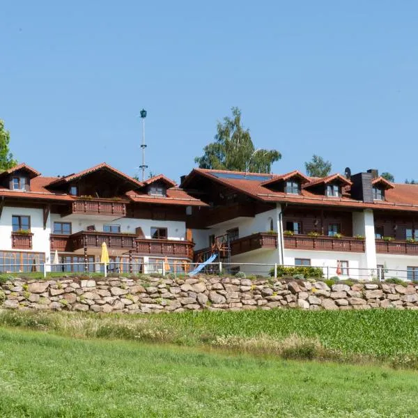 Wellness Ferienwohnungen Zellertalblick, hotel in Drachselsried