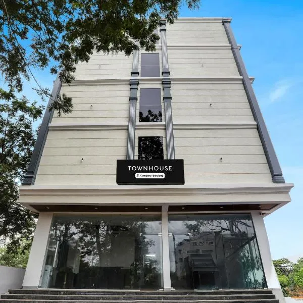 Super Townhouse Shamshabad Near Airport, hotel v destinaci Shamshabad