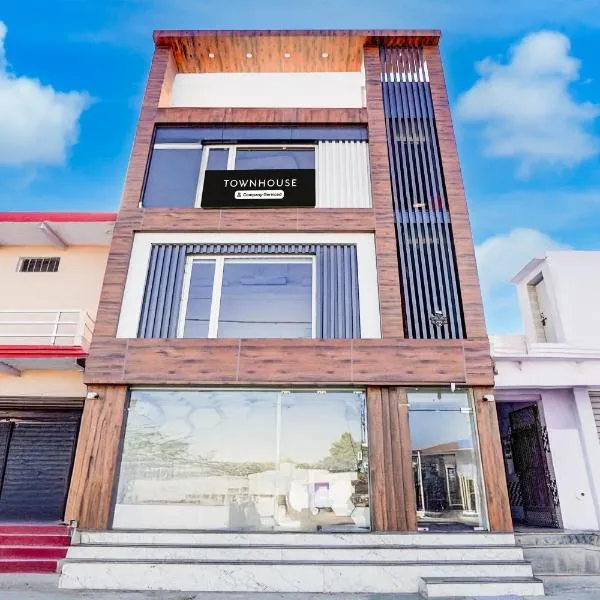 Super Townhouse Govardhan, hotel v destinaci Govardhan