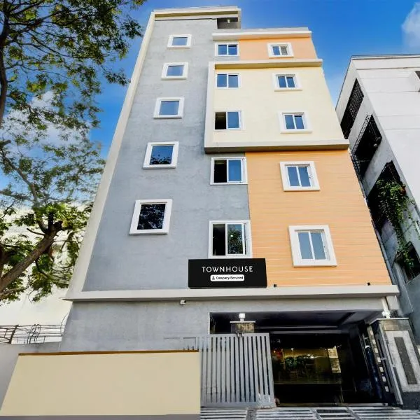 Super Townhouse Lanco Hills Gachibowli, hotel v destinaci Gachibowli