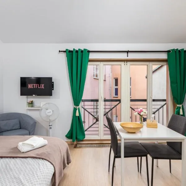 Private Retreat Close to Stations in Praha 3, hotel in Prague