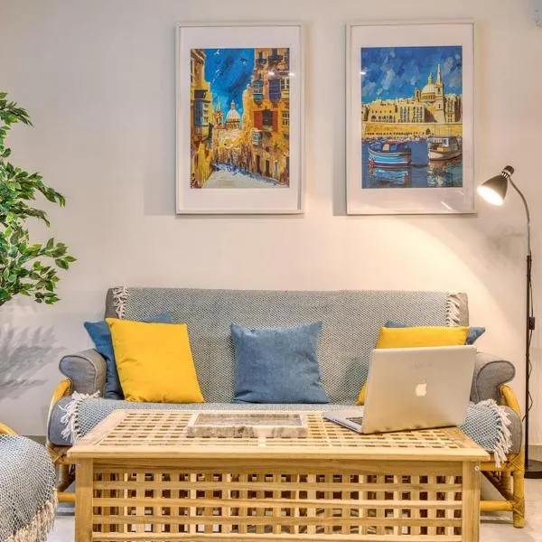 Viesnīca 2BR Apt Sliema Retreat, Parking & Near the Sea Sliemā