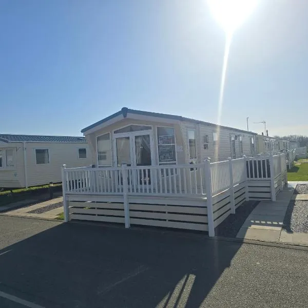 Modern caravan Robin Hood Rhyl, hotel in Rhyl