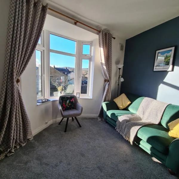 Modern River View Mytholmroyd Apartment, hotel in Mytholmroyd