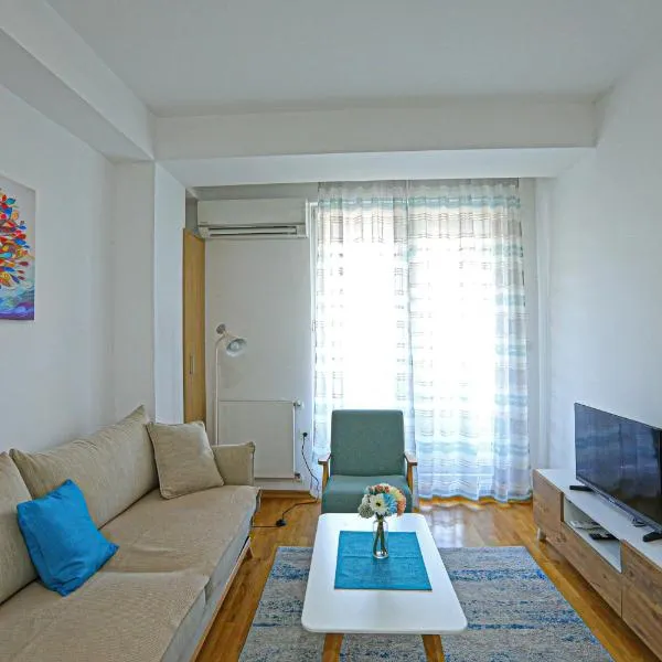 Riverside Charm Apartment, hotel in Skopje