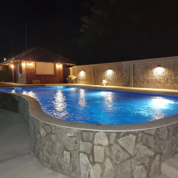 Serbina, hotel v destinaci Kandalica