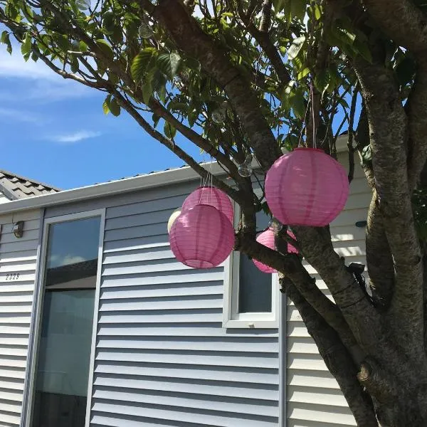 Viesnīca NORDSEE GLAMPING Mobilheim Chalet 2329 pilsētā Brēdene