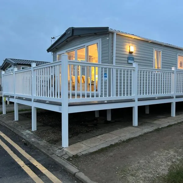Stunning mini lodge with sea view, hotel v destinaci Filey