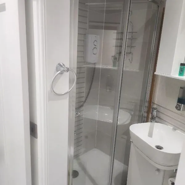 Blue Moon Ensuite, hotel v destinaci Netherton