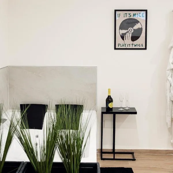 Rehouse - Luxury Suite w Jacuzzi, hotel a Molfetta