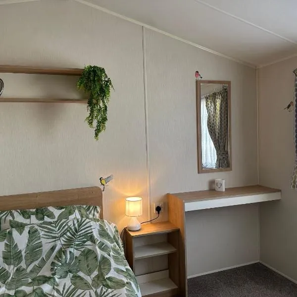 Cosy static caravan in rye!, hotel in Rye