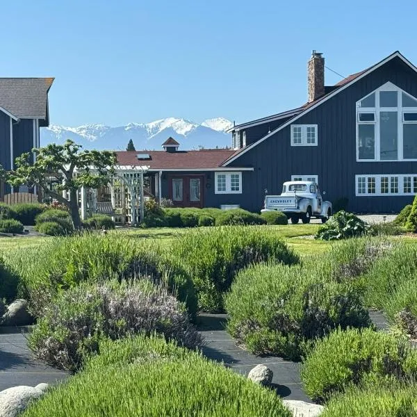 Dungeness Barn House Bed and Breakfast at Two Crows Farm, hotel in Sequim
