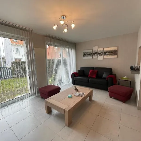 Modern and Bright home walk to beach with garage, hotel in Berck-sur-Mer