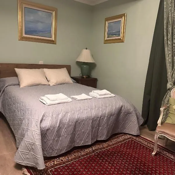 Villa IRI Habitación N3 con un baño compartido y balcón, hotel in Pineda de Mar