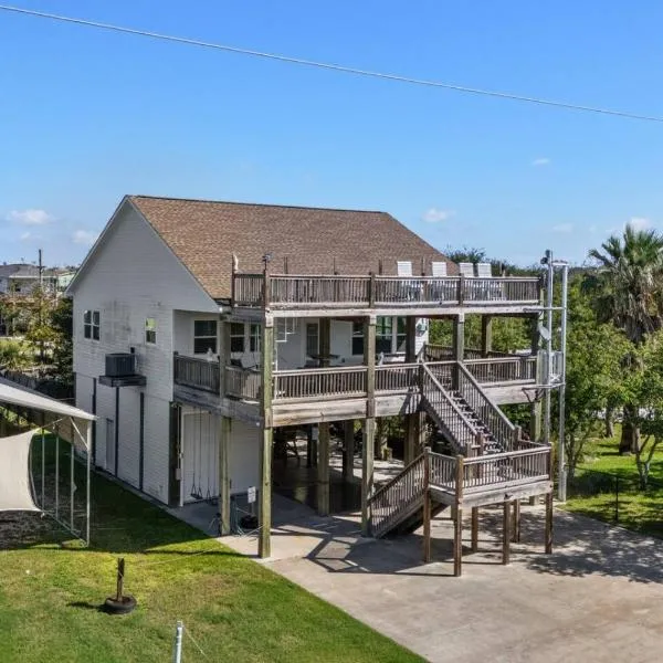 Central 2BR 2BA Easy Beach Access Sleeps 10 โรงแรมในBolivar Peninsula