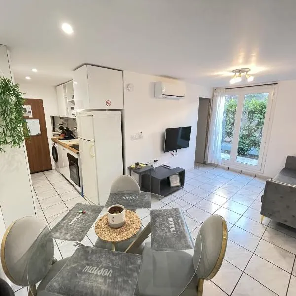 Blue Summer Vibes - Apartment 6 - AC, parking, beach at 50m, SPA discnt, hotel in La Ciotat