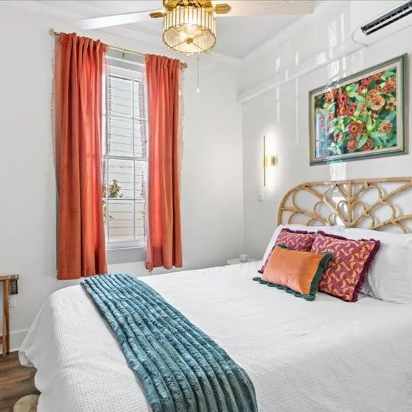 Old Spanish House Suite A Downtown Retreat, hotel u gradu Biloksi
