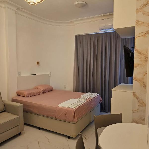 Apartamento novo e completo no coração de Copacabana - Foto 2