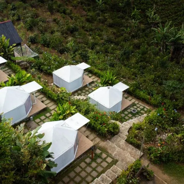 Alam Munduk Glamping, hotel v destinaci Munduk