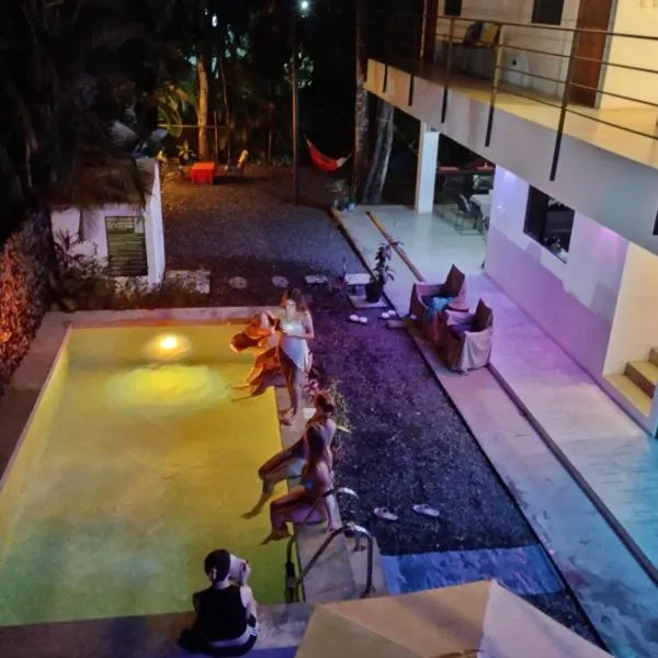 Casajungla Hostel, hotel sa Jacó