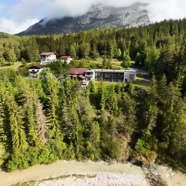 Hotel Garni Isarlodge Wiesenhof, khách sạn ở Scharnitz