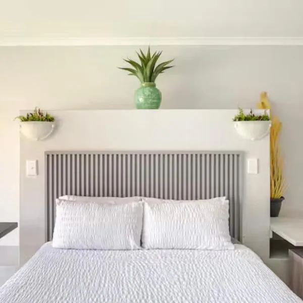 Mossel Bay Golf Retreat 1BR Luxury Escape, hotel in Mossel Bay
