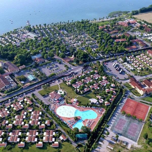 San Francesco Camping Village, hotel v destinaci Desenzano del Garda
