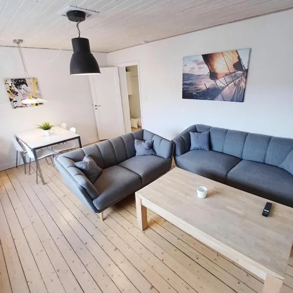 Bright and central city apartment near Aalborg Business School, hotel v destinaci Aalborg