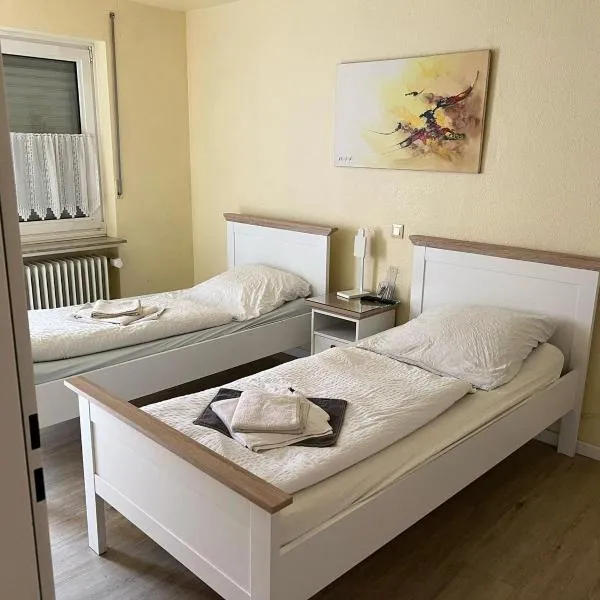Ferienwohnung mit 4 Betten - Balkon - Küche, hotel a Fuldabrück