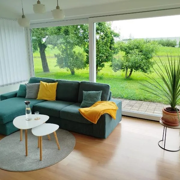 Ferienwohnung "Auszeit im Grünen"، فندق في باد شوسنريد