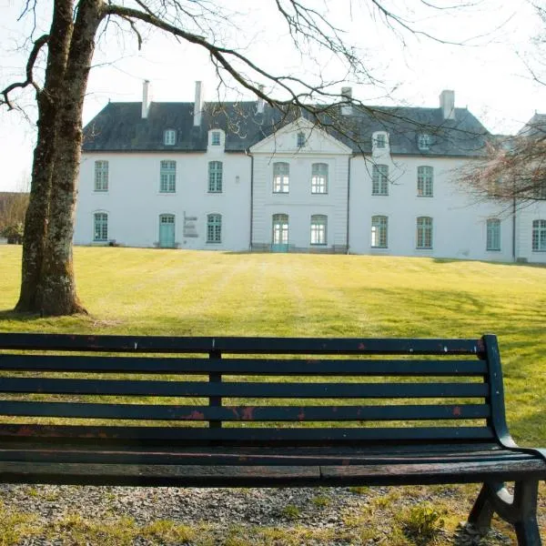 Surprenantes - Château du Pé, hotel in Saint-Étienne-de-Montluc