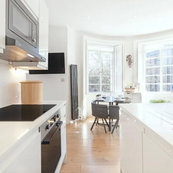 Luxury 2 Bedroom Flat In Royal Crescent