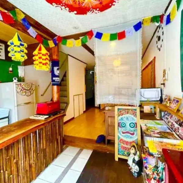 Santana Guest House Osaka, отель в Осаке
