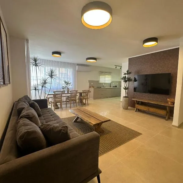 Ocean view - מול הים, hotel a Nahariyya