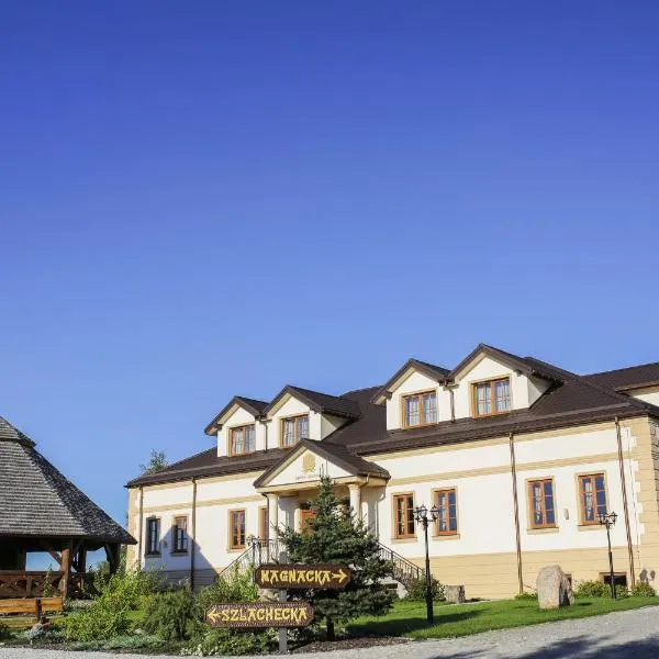 Dworek Stara Szkoła, hotel in Bełchatów