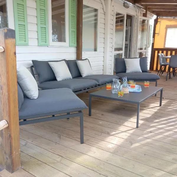 Mobil-home Riviera, hotel in Vaudreuille