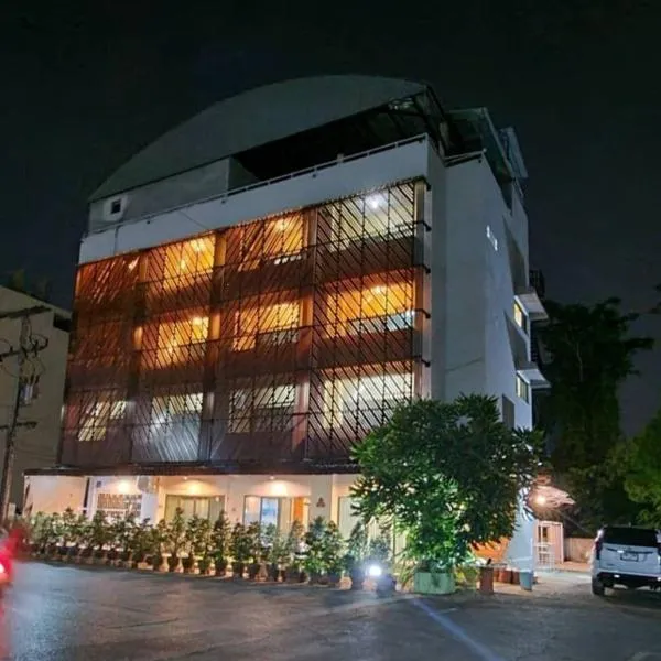 BanPunmanus Hotel, hotel a Krabi town