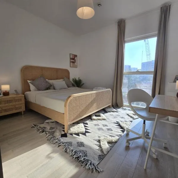 Camellia 1BR Waters Edge Yas Island Theme Parks, hotel din Abu Dhabi
