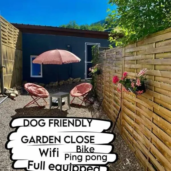 Petite maison au calme avec jardin clôturé les animaux bienvenue, hotel in Mollau