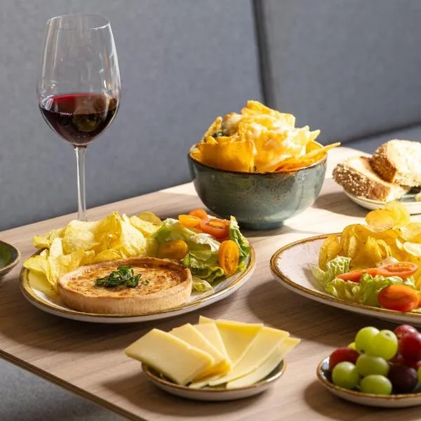 Holiday Inn Express & Suites Sion by IHG, hotel u gradu Sion