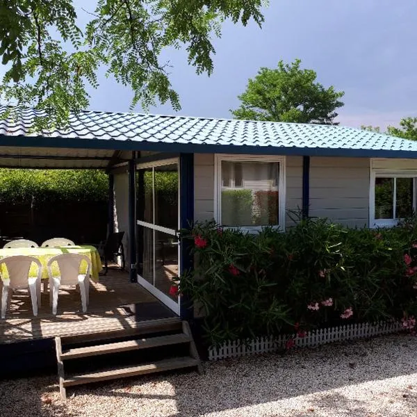 Mobilhome Chalet Mas de Barry - Ruoms, hotel v destinaci Ruoms
