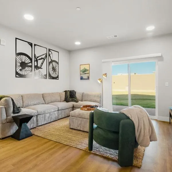 Modern 2br2ba Aptnear Walmart Campus & Hospital, hotel in Rogers