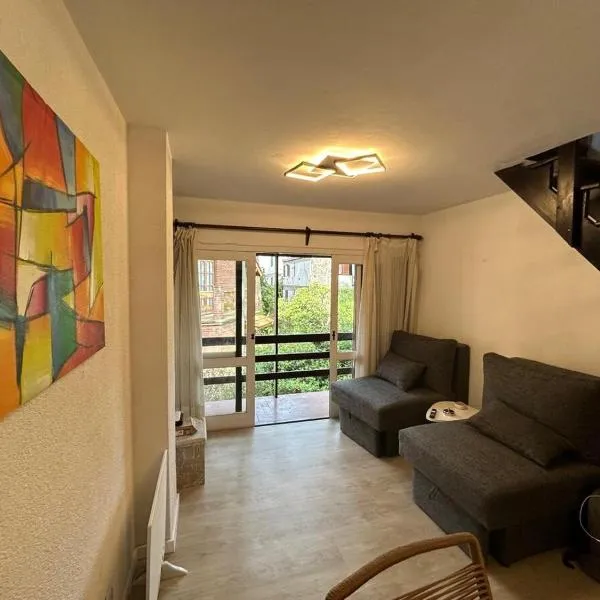 Departamento tipo duplex cerca de todo pero con la tranquilidad del bosque، فندق في بينامار