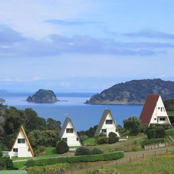 Aroha A-Frames - Bush & Beach Retro Retreat, hotel em Coromandel Town