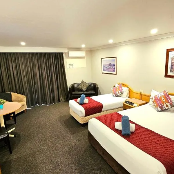 Hilltops Retreat Motor Inn, hotel v destinaci Young