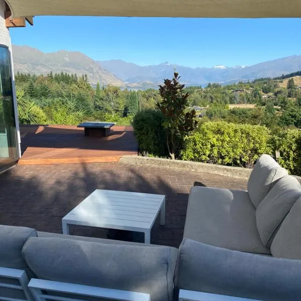 Ridgehouse Wanaka, hotel in Wanaka