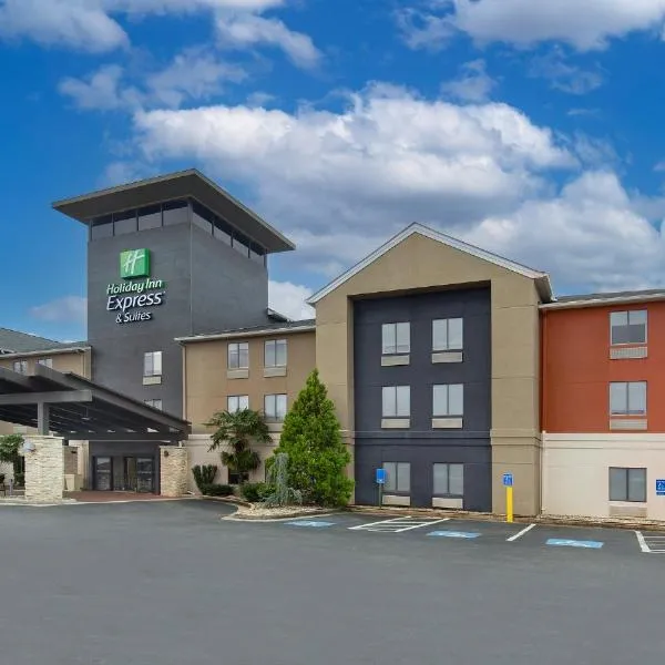 Holiday Inn Express & Suites Locust Grove by IHG, hótel í Locust Grove