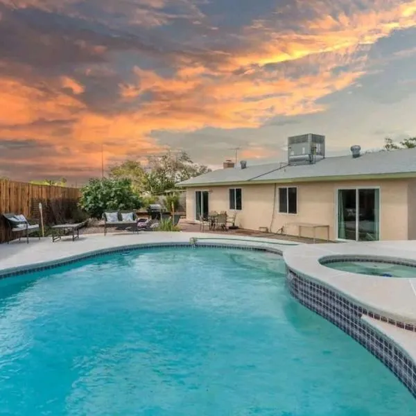 Pool & Hot Tub! Centrally Located, Less Than 3 Miles to The Strip!，位于拉斯维加斯的酒店