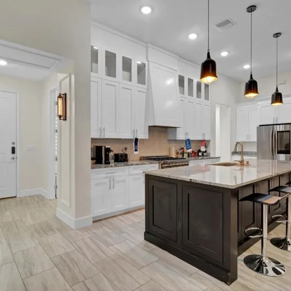 SpaceX BY R2 Shared Bath, hotel in Orlando